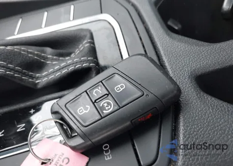 2021 Volkswagen Jetta 1.4T R-Line/1.4T S/1.4T Se z USA, uszkodzony, nr VIN 3VWC57BU2MM103489